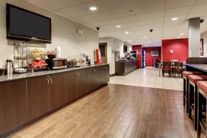 Microtel Inn & Suites by Wyndham Tuscaloosa Near University - Image 5