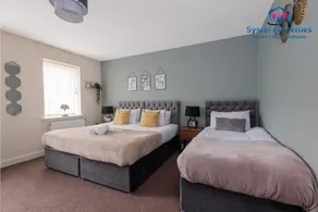 Syster Properties Serviced Accommodation Leicester 5 Bedroom House Glen View - Image 5