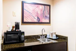 Best Western Plus North Savannah - Image 3