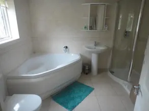 The Oaks Guest House - Image 3