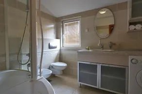 Times Inn Rooms and Apartments - Image 3