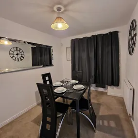 Stylish Pet Friendly 3 Bedroom House In Manchester - Image 4