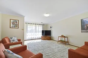 Spacious Family Home - Leafy Suburb, Pet-Friendly - Image 2