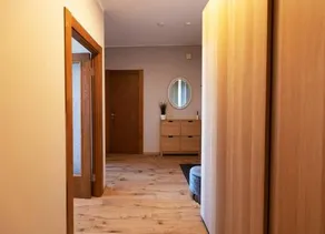 Stylish apartment with parking & spacious balcony - Image 2
