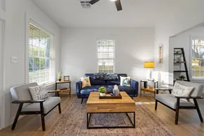 New Charming 2 bedroom Home Minutes to Downtown - Image 2