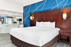 Comfort Suites Southfield - Image 3