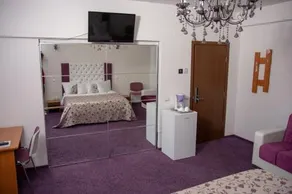 Iris Boutique - Image 5
