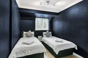 Homely 4 Bedroom House Addlestone - Image 5