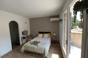 Villa de 300 m au coeur du Luberon au calme sans vis Ã  vis 5 chambres - Image 4