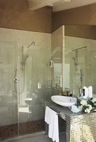 M Glamour Hotel - Image 5