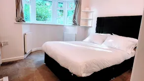 Camberley - 1-bed Annex - Sleeps 2 - Garden - Image 4