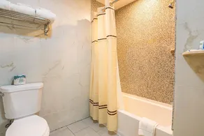 Rodeway Inn & Suites - Image 4