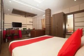 Town Hall Party Palace And Peace Garden Hotel by OYO Rooms - Image 5