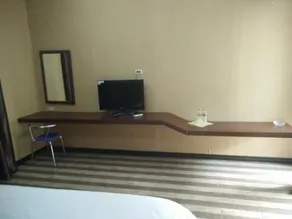 Mars Hotel - Image 5