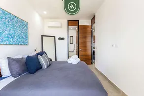 Amazing 2BR Condo with Terrace Overlooking the Marina - Image 2