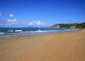 Cosy and Comfortable Beach House in Green Setting, North East Coast Corfu - Image 2