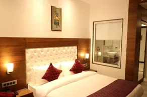Highway Inn - Image 2