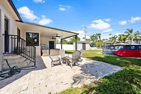 Stunning 3 Bd Pool House w Enchanting Water Views - Image 5
