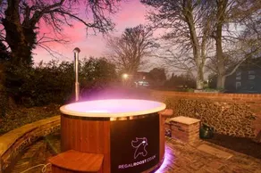 Regal Roost - The Coach House - HOT TUB - Image 2