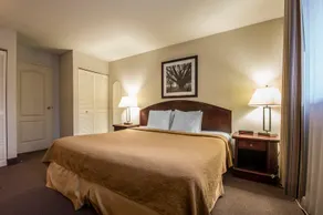 Econo Lodge - Image 2