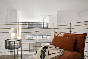 Classic 1-Bed City Stay Near Eateries and Laneways - Image 3