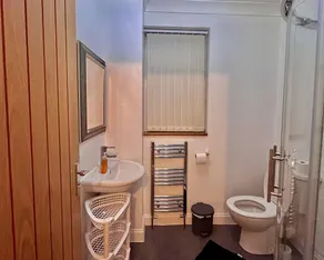 Comfy and Spacious 5-bed House in Cambridge - Image 5