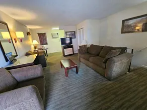 Merrimac Inn & Suites - Image 2