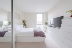 Modern 2 Bedroom Flat In Elephant And Castle - Image 2