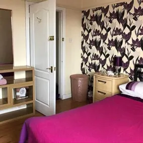 Central Falkirk 3 Bedroom Apartment - Image 5