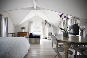 Le Coq Chantant B&B and Boutique Hotel St Livres - Image 4