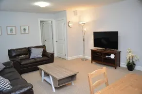 Beautiful 2 bedroom place in Surrey/Langley - Image 3