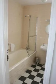 Roundstone House - Image 5