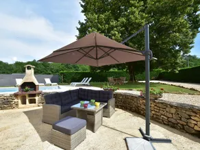 Cozy Holiday Home in Saint-léon-sur-vézère With Pool - Image 2