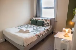 Lovely 4-bedrooms flat in North Acton - Image 3
