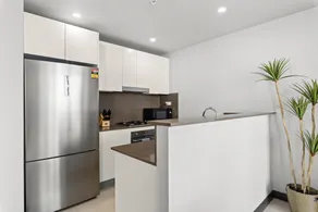 Central 2-Bed with Parking & Stunning Views - Image 4