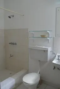Four Aces Apartments - Image 4