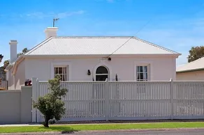Historic Central Cottage In Warrnambool - Image 4
