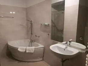 Yuca Hotel Lodz - Image 2