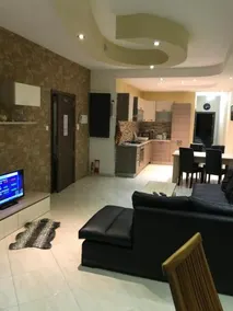 Simply British Apartment - Image 4