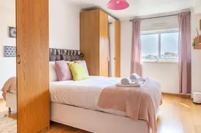 One Bedroom Apartment with Stunning River Views and Private Rooftop! - Image 5