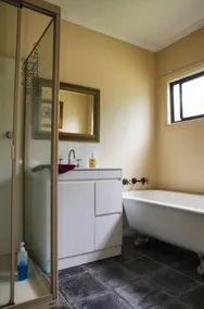 Gellibrand River Gallery Accommodation - Image 2