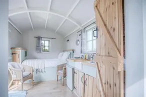 Haven View Shepherd's Hut - Image 2