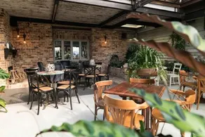 Twin Willows Hotel - Image 3