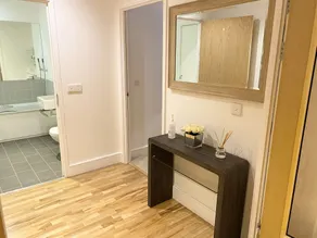 Urban Living's - The Burley Luxury City Apartment - Image 3