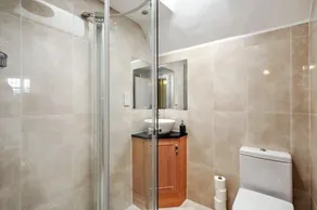 6 Bed Countryside Mansion With Tennis Court & Swimming Pool with Parking - Image 5
