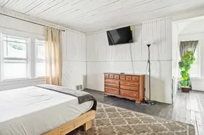 Spacious 4BR Getaway: Perfect for Family & Friends - Image 2