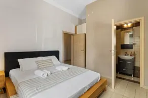 Stylish Home With Terrace & Parking - Image 5