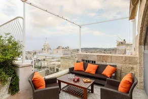 Luxury Duplex with Rooftop by FeelHome - Image 4