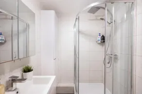 Riverside Balcony Apartment, 10 minutes from Oxford Circus - Image 3