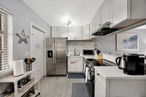 Lovely 1 bedroom unit with work station - Image 4